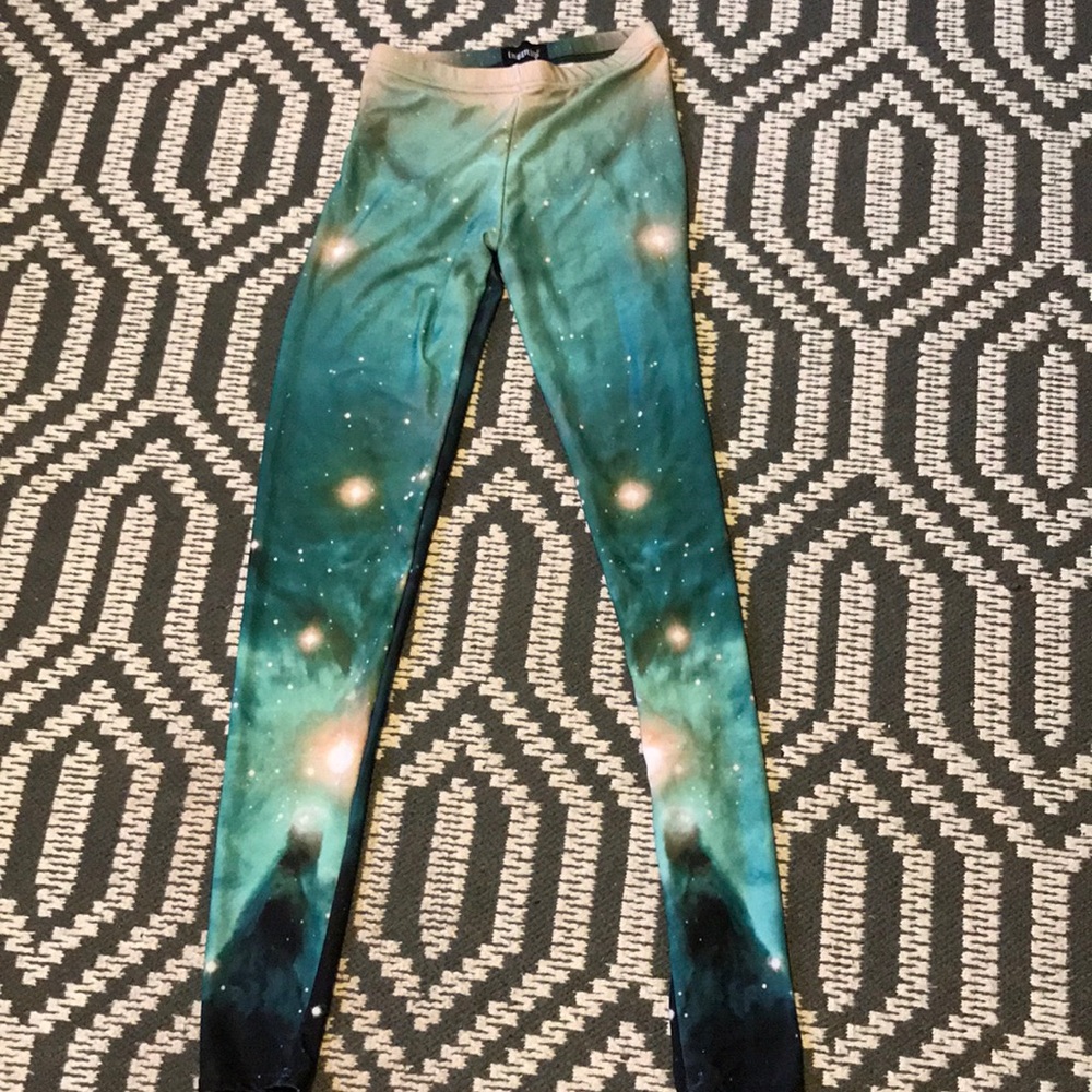 Super cute ModCloth leggings size small 🔥